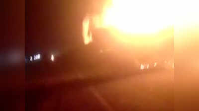 Morena: मुरैना में ट्रक ने तीन कावड़ियों को कुचला, गुस्साए लोगों ने लगाई आग