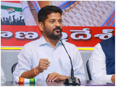 Revanth Reddy: కేసీఆర్ ఢిల్లీలో కాలు గాలిన పిల్లిలా కూర్చున్నారు: రేవంత్ రెడ్డి