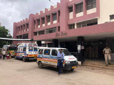 લઠ્ઠાકાંડ: ભાવનગરની હોસ્પિટલમાંથી 13 જેટલા દર્દી ગાયબ થઈ જતાં પોલીસ દોડતી થઈ ગઈ