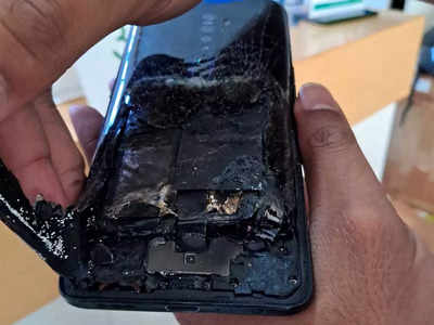 WhatsApp वापरताना अचानक झाला Oppo च्या स्मार्टफोनचा स्फोट, कंपनी म्हणते...
