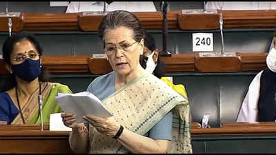 Sonia Gandhi: ನನ್ನ ಹತ್ತಿರ ಮಾತನಾಡಬೇಡಿ: ಸ್ಮೃತಿ ಇರಾನಿ ವಿರುದ್ಧ ಗುಡುಗಿದ ಸೋನಿಯಾ ಗಾಂಧಿ