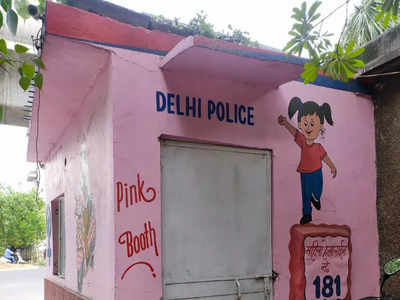 Pink Police Booth: ...तो दिल्ली में फीका पड़ने लगा गुलाबी बूथ का रंग, कहीं ताला लटका हुआ, तो कहीं पुलिसकर्मी नहीं