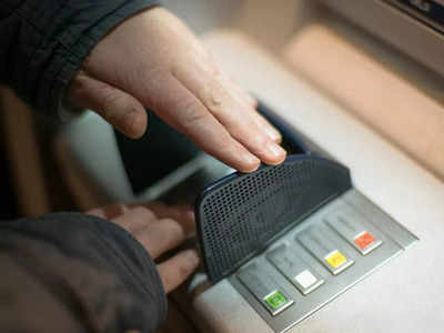 ATM Fraud: PIN টাইপ করতে সাবধান! ছোট্ট ভুলেই ফাঁকা হতে পারে ব্যাঙ্ক অ্যাকাউন্ট