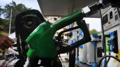 Petrol Rate Today: ವೀಕೆಂಡ್‌ನಲ್ಲಿ ನಿಮ್ಮ ಹತ್ತಿರದ ಪೆಟ್ರೋಲ್‌ ಬಂಕ್‌ಗಳಲ್ಲಿ ತೈಲ ಬೆಲೆ ಎಷ್ಟಿದೆ? ಇಲ್ಲಿ ಗಮನಿಸಿ