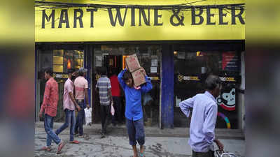 Delhi Liquor News : दिल्ली में शराब की दुकानों पर बंपर डिस्काउंट के साथ फ्लैश सेल, एक के साथ दो बोतल तक दे रहे फ्री