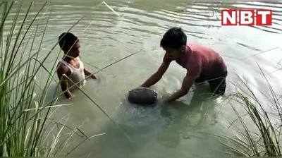 UP News: Ram नाम लिखा पत्थर यूपी की ईसन नदी में तैरता मिला, गांव के लोग करने लगे पूजा-पाठ