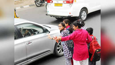 School Cab Strike: कैब ड्राइवर्स की हड़ताल, ऑफिस नहीं, दिल्ली में आज बच्चों को स्कूल पहुंचाने के लिए दौड़े मां-बाप...