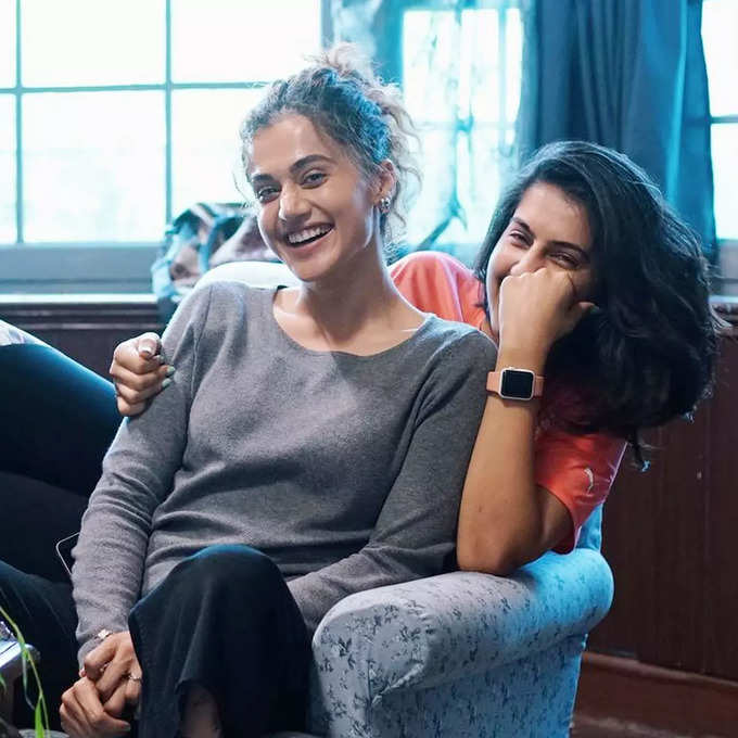 taapsee pannu with sister