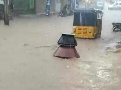 കനത്ത മഴയില്‍ ബിരിയാണി ചെമ്പ് ഒഴുകി പോകുന്നു; വൈറലായി വീഡിയോ, പൊട്ടി ചിരിച്ച് സോഷ്യല്‍ മീഡിയ