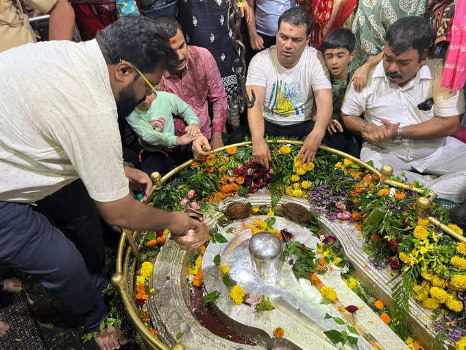 भक्तीमय वातावरणात शंकराचे दर्शन