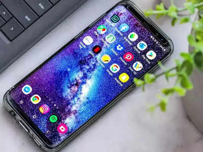 Top Smartphones:  फीचर्सच्या बाबतीत महागडे स्मार्टफोन्स सुद्धा फेल, हेवी बॅटरीसह येणाऱ्या या स्मार्टफोन्सची किंमत ८ हजारांपेक्षा कमी