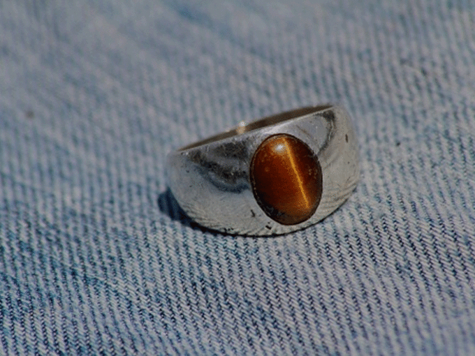 TIGERS EYE (टाइगर्स आई)