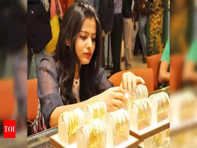 Gold Rate: బంగారం, వెండి కొనే వారికి ఊరట.. పడిపోయిన ధరలు!