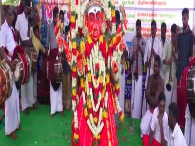 சிக்கல் சிங்கார காளியம்மன் ஆடித்திருவிழா; காளி அசுர வதம் நிகழ்ச்சியில் பக்தர்கள் பரவசம்!