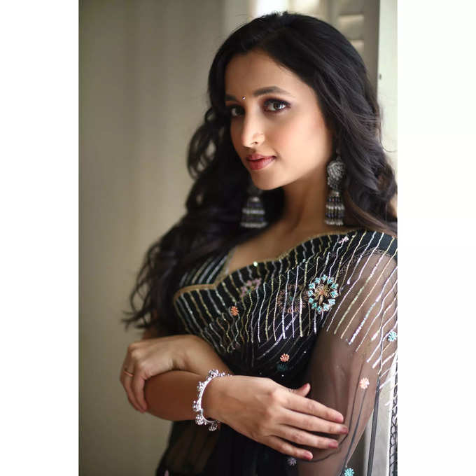 Srinidhi Shetty: ఎల్లో డ్రెస్‌లో ఏ అందం మావ.. ట్రెడిషనల్ లుక్‌లో శ్రీనిధి శెట్టి