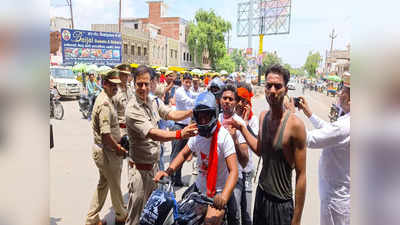 Firozabad News: कांवड़ियों को फिरोजाबाद डीएम और एसपी ने पहनाए हेलमेट, नो हेलमेट नो पेट्रोल अभियान की शुरुआत की