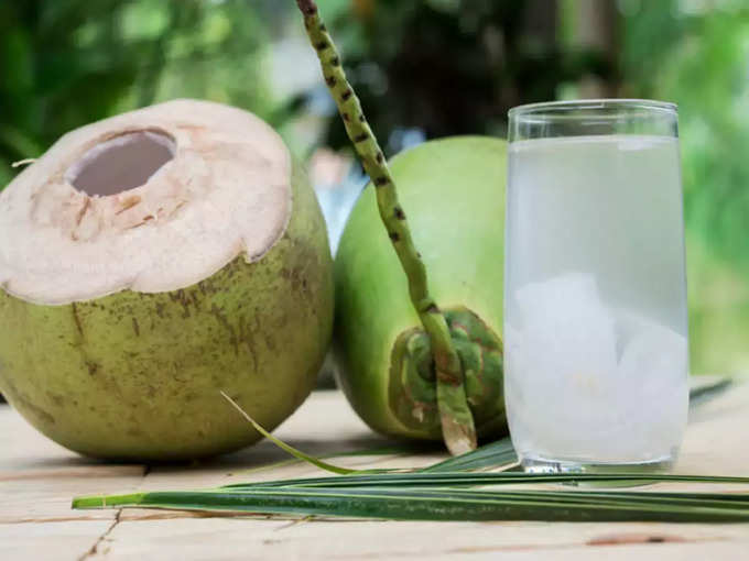 ​पेट की गड़बड़ी को कैसे ठीक करें- नारियल पानी पिएं