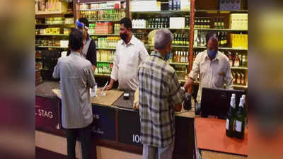 Noida Liquor News: नोएडा में शराब की बिक्री दोगुनी, दिल्ली में स्टोर बंद होने से फायदा... जानिए ताजा हालात