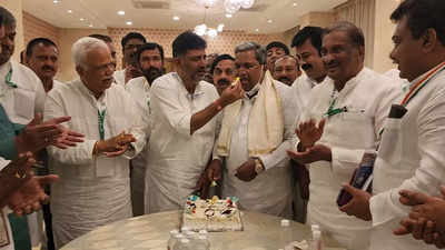 Siddaramaiahs 75th birthday | ಸಿದ್ದರಾಮೋತ್ಸವ: ಕಾರ್ಯಕ್ರಮದಲ್ಲಿ ಯಾರ್ಯಾರು ಏನಂದ್ರು?