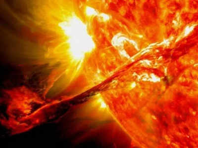 Eruption on Sun: सूर्य से निकला अब तक का सबसे बड़ा प्लाज्मा लूप, आकार इतना बड़ा जितनी सूर्य और चांद के बीच दूरी