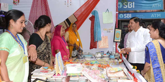 जयपुर : सचिवालय में राजीविका स्टॉल पर राखियों की बिक्री शुरू