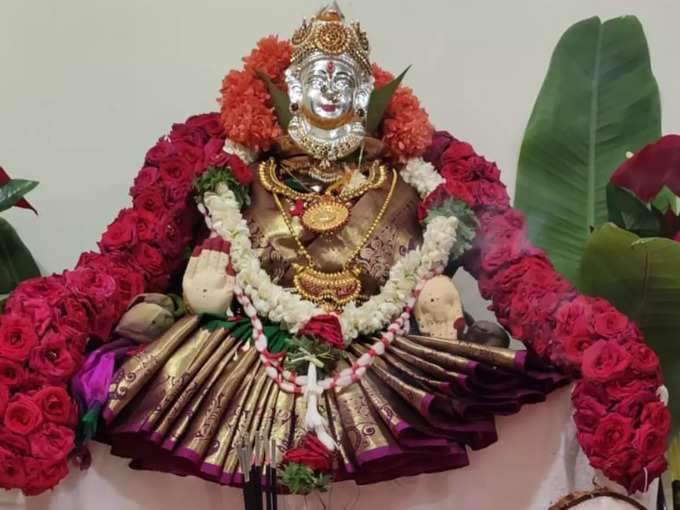 how to decorate varamahalakshmi idol