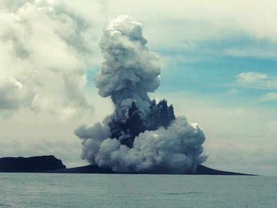 Tonga Eruption : टोंगा-हुंगा ज्वालामुखी के फटने से पृथ्वी के वायुमंडल में भी आई थी बाढ़! पहुंचा इतना पानी कि भर जाते 58,000 स्विमिंग पूल