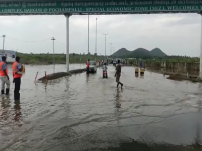 நிரம்பிய போக்கம்பட்டி ஏரி; போச்சம்பள்ளி சிப்காட் வளாகத்திற்குள் 10ஆயிரத்திற்கும் மேற்பட்ட பணியாளர்கள் தவிப்பு!