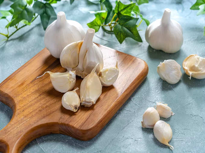 ​২. রসুন খেলে কমে কোলেস্টেরল (Garlic)