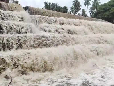 தேனியில் தொடர் மழை.. கொட்டக்குடி ஆற்றில் ஓயாத வெள்ளப்பெருக்கு.. வைகை அணைக்கு திரும்பும் நீர்..