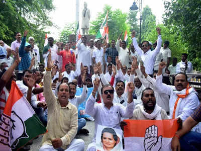 Congress Protest: कांग्रेसियों ने महंगाई के विरोध में किया प्रदर्शन, प्रयागराज पुलिस ने 70 को किया गिरफ्तार