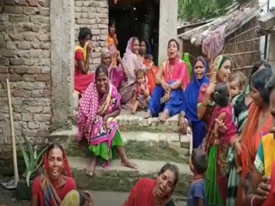 छपरा जहरीली शराब कांड: एक साथ 6 शव पहुंचे गांव, परिवार वालों की चीत्कार से माहौल गमगीन