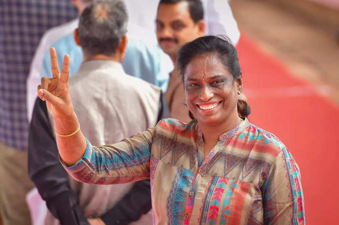 भारत की पूर्व एथलीट और राज्यसभा सांसद पीटी ऊषा ने भी संसद भवन पहुंचकर वोट डाला। इस दौरान वह विक्ट्री साइन और चेहरे पर मुस्कान के साथ फोटो खिंचाती हुई देखीं गईं।