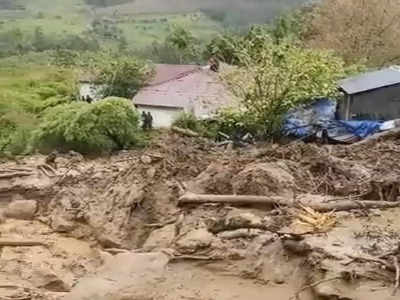 மூணார் பகுதியில் மண்ணுக்குள் புதைந்த கடைகள் - இடுக்கியில் பயங்கரம்