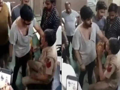 Delhi cop beaten: పోలీస్‌ స్టేషన్‌లోనే దౌర్జన్యం... కానిస్టేబుల్‌ను కొట్టిన దుండగులు