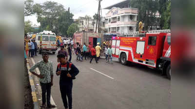 नाशिकमध्ये द्वारका परिसरात भीषण आग, चार सिलिंडर्सचे स्फोट; तीन गंभीर जखमी