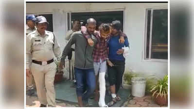 Indore : रिटायर्ड अपर कलेक्‍टर के घर चोरी करने वाले बदमाश गिरफ्तार, 12 बोर की बंदूक समेत चोरी का सामन बरामद