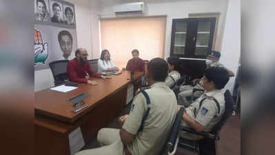 MP: आरएसएस प्रमुख को तिरंगा सौंपने जा रहे कांग्रेस नेताओं को भोपाल पुलिस ने ऑफिस में घेरा