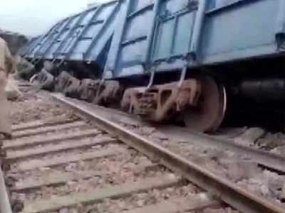 Goods Train Derailed in Haryana: दिल्ली रोहतक रेलवे लाइन पर मालगाड़ी के 8 डिब्बे पटरी से उतरे, रेलवे ट्रैक जाम