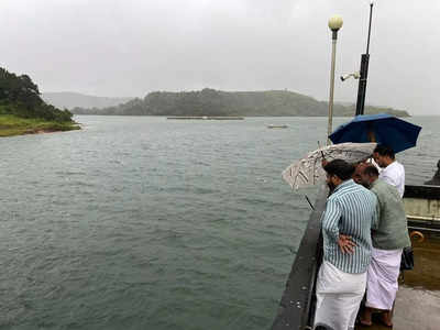 ശമനമില്ലാതെ മഴ; വയനാട്ടിലെ എല്ലാ വിദ്യാഭ്യാസ സ്ഥാപനങ്ങൾക്കും തിങ്കളാഴ്ച അവധി