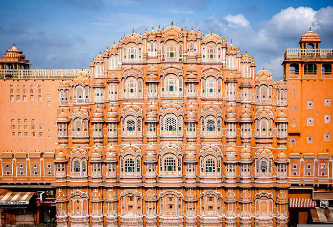 হাওয়া মহলকেও দেখে নিন- Hawa Mahal, Jaipur