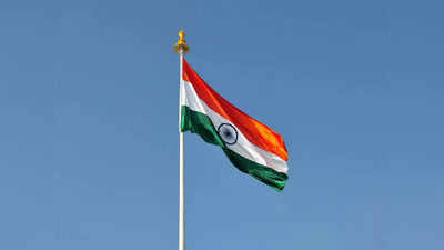 National Flag: इन अवसरों पर आधा झुका रहता है तिरंगा, क्या आप तिरंगे से जुड़े ऐसे अन्य फैक्ट्स जानते हैं?