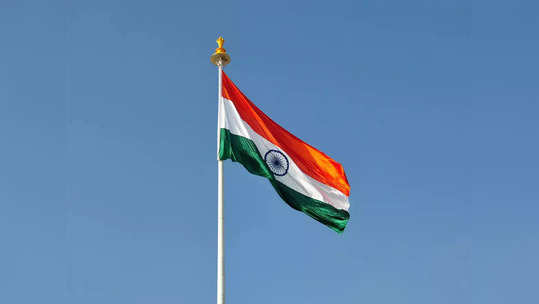National Flag: इन अवसरों पर आधा झुका रहता है तिरंगा, क्या आप तिरंगे से जुड़े ऐसे अन्य फैक्ट्स जानते हैं?