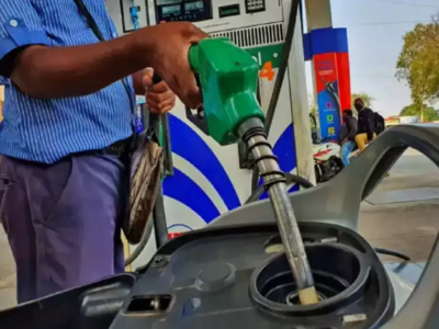 Petrol-Diesel Price: নাগাড়ে দামি অপরিশোধিত তেল, কলকাতায় পেট্রল কত?