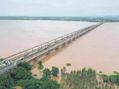 Godavari floods: గోదావరి మళ్లీ ఉగ్రరూపం.. భద్రాచలంలో రెండో ప్రమాద హెచ్చరిక, ముంపు గ్రామాల్లో టెన్షన్