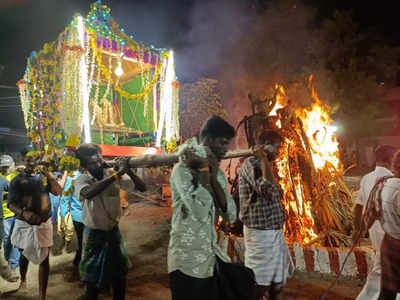 மொஹரம் பண்டிகையன்று பூக்குழி இறங்கும் இந்துக்கள்; வியக்கவைக்கும் மதநல்லிணக்க கிராமம்!