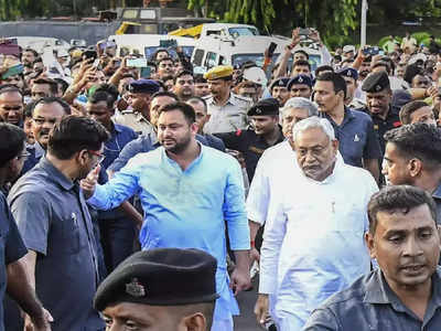 Nitish Kumar Cabinet: অষ্টমবার মুখ্যমন্ত্রী হিসেবে শপথ নীতীশের, ডেপুটি তেজস্বী, ক্যাবিনেটেও বড় চমক