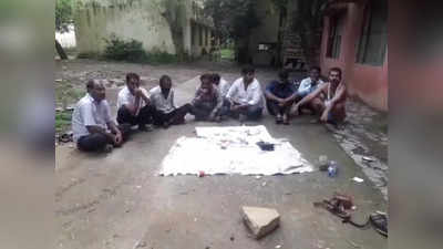 Gwalior: मुरार जनपद ऑफिस पर पुलिस का छापा, जुआ खेलते पकड़े गए नौ कर्मचारी