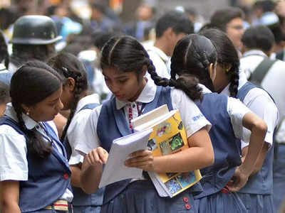 West Bengal School: হাওড়ার সব সরকারি স্কুলে নীল-সাদা পোশাক, নতুন ইউনিফর্ম পেলেন পড়ুয়ারা