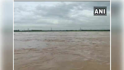 Bhadrachalam Godavari: మూడో ప్రమాద హెచ్చరిక స్థాయికి చేరువగా గోదావరి నీటిమట్టం 